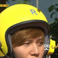 running man131027 E169开场艺能蝴蝶乱入,长颈鹿逆袭拍打老虎